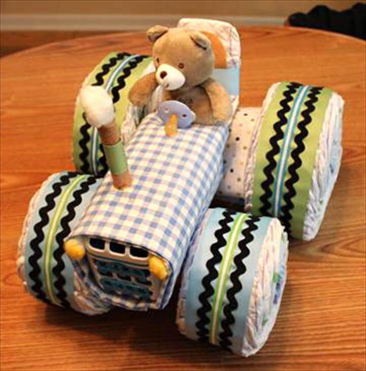 baby luier tractor cake