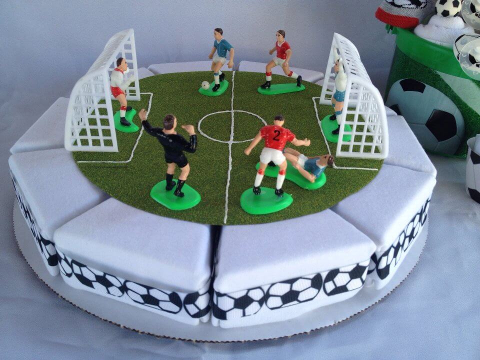 vacker fotboll onesie cake