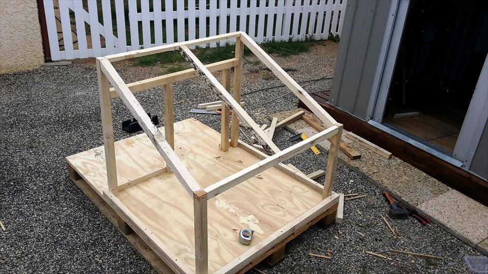 how to build a pallet dog house