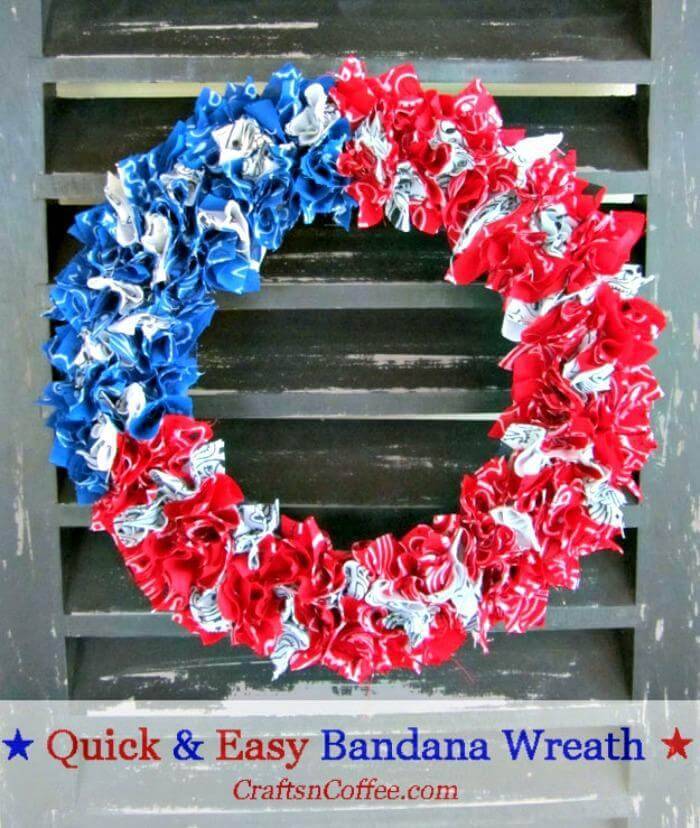 An easy, patriotic wreath kids – or anyone, can make