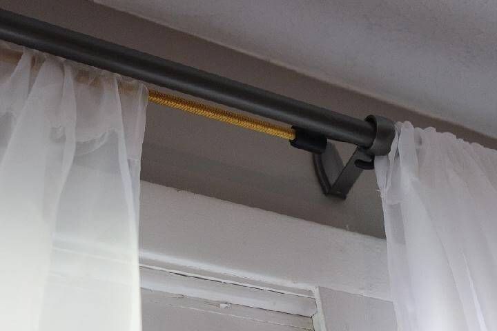 DIY Bungee Cord Curtain Rod