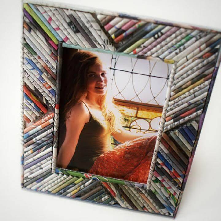 DIY Rolled Newspaper Picture Frame