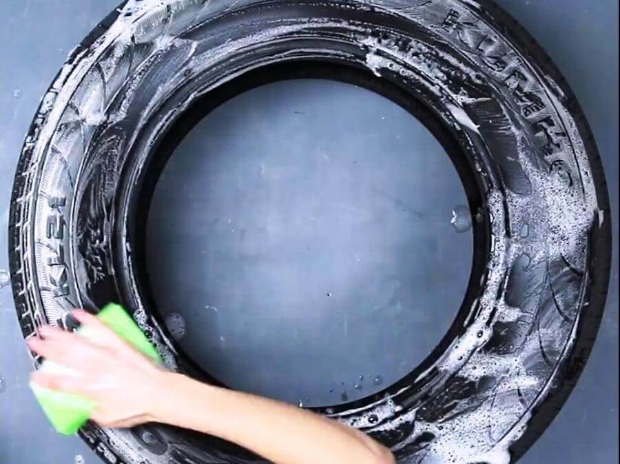 cleaning the tire