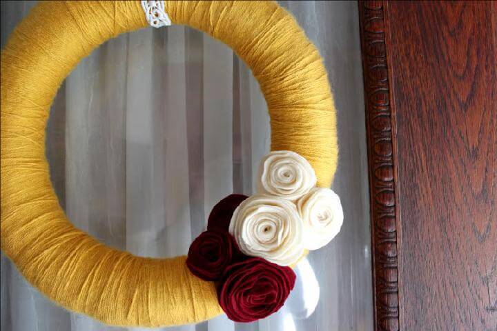 DIY Beautiful Yarn Wreath with Felt Rosettes