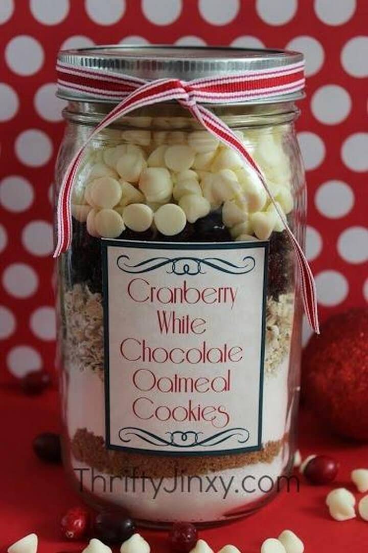 DIY Cranberry White Chocolate Oatmeal Cookie in Mason Jar Recipe with FREE Printable Labels