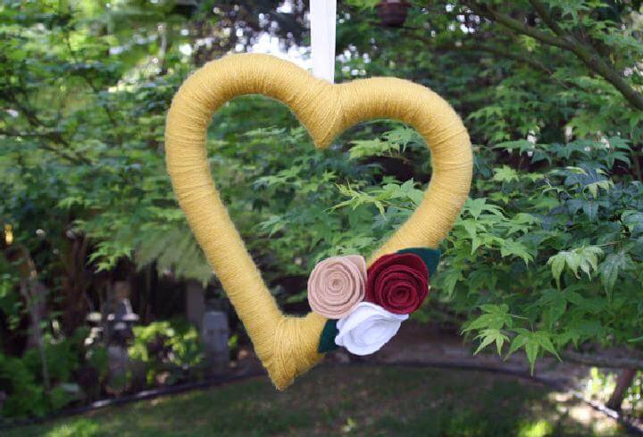 DIY Yarn Heart Fall Wreath with Felt Flowers