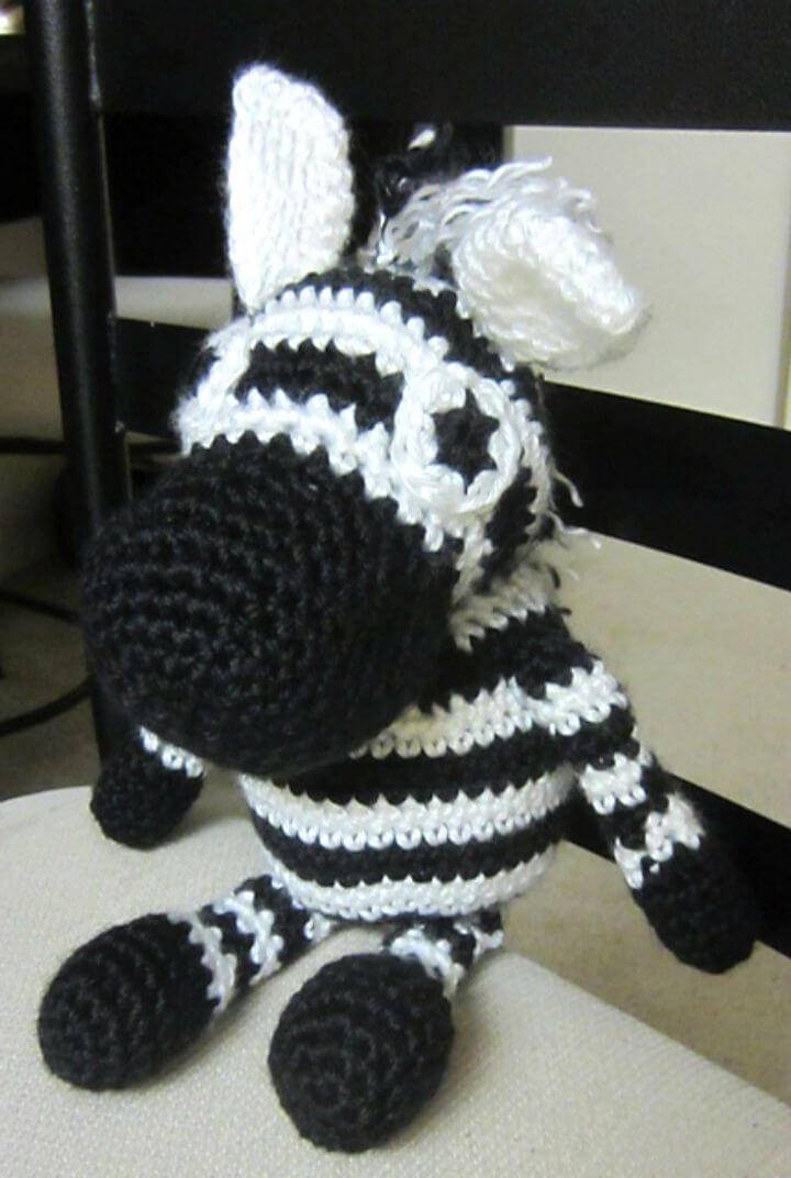 Free Crochet Amigurumi Zebra Toy Pattern