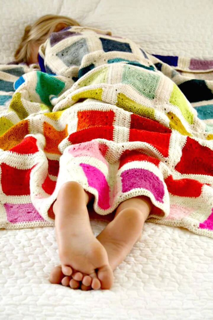 How To Free Crochet Bear’s Rainbow Blanket Pattern