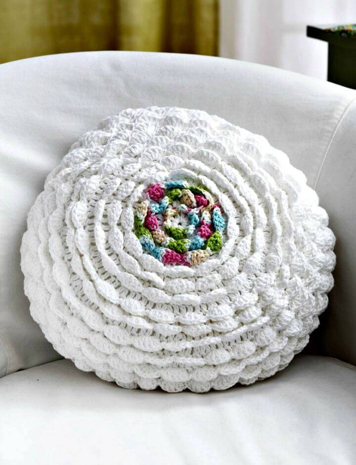 Free Crochet Bernat Ruffles Pillow Pattern
