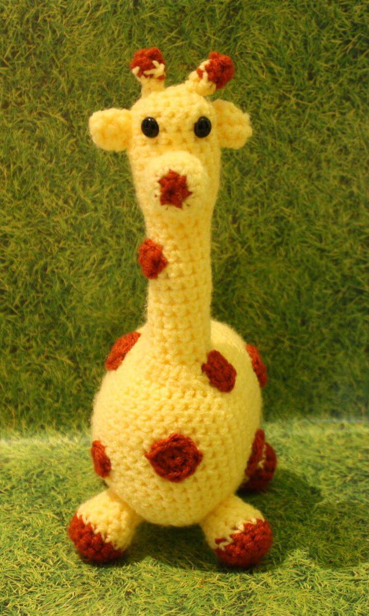 Free Crochet Giraffe With Red Flower Pattern