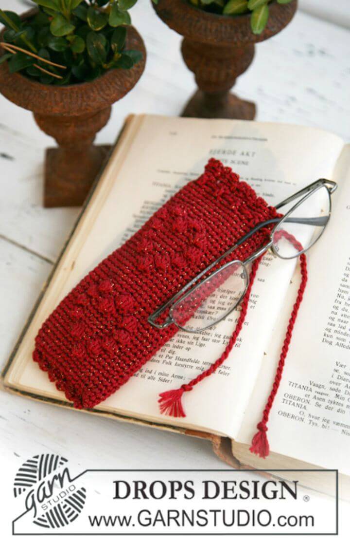 Free Crochet Spectacle Case For Christmas In ”Cotton Viscose” And ”Glitter” Pattern