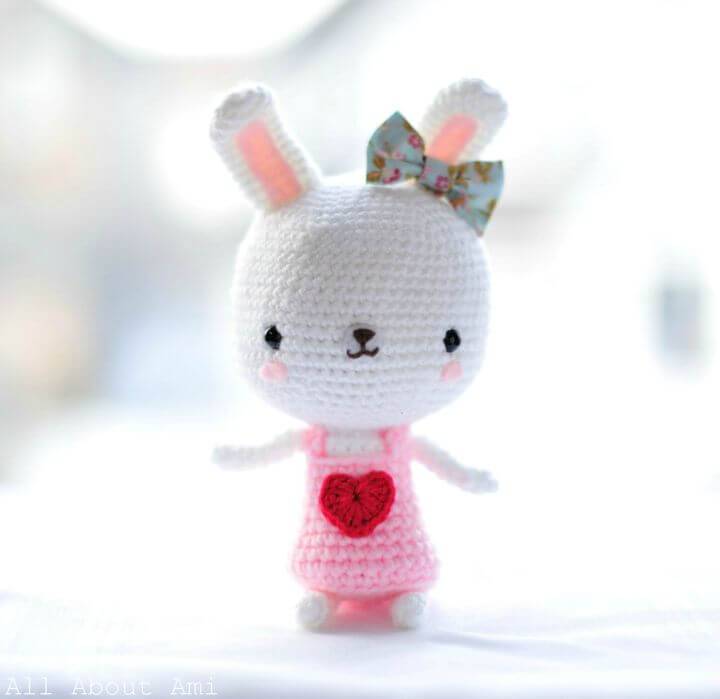 Easy Crochet Sweetheart Bunny - Free Pattern
