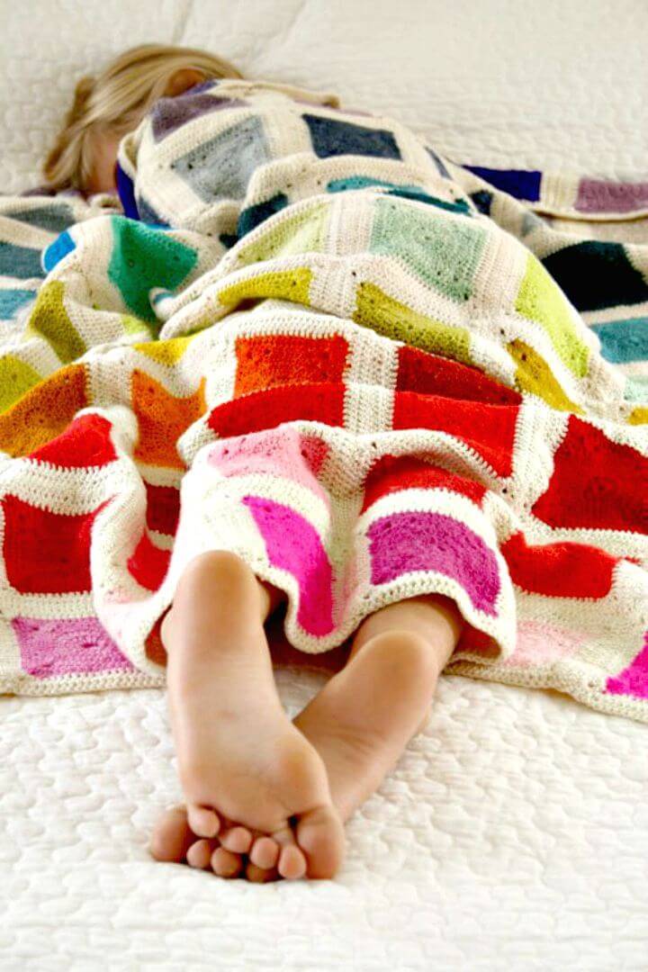 Easy Free Crochet Bear?s Rainbow Blanket Pattern