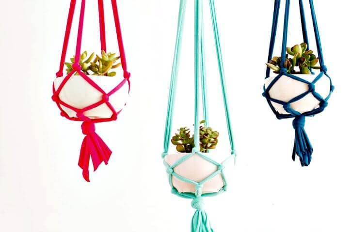 Make These Macrame Hanging Planters In 30 Minutes