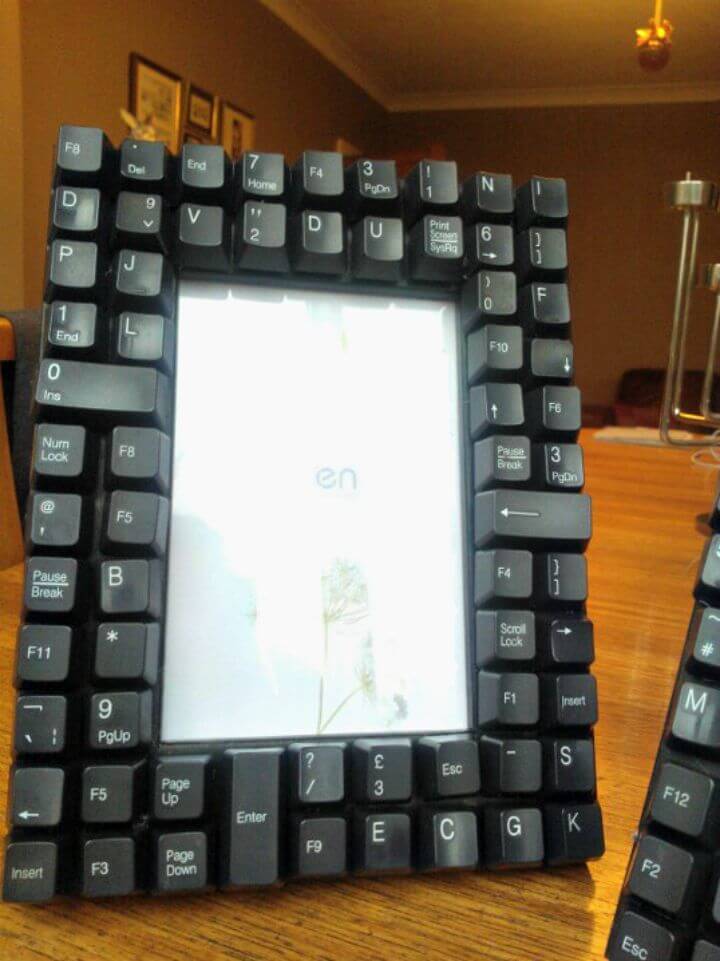 Easy DIY Computer Keyboard Photo Frame Tutorial