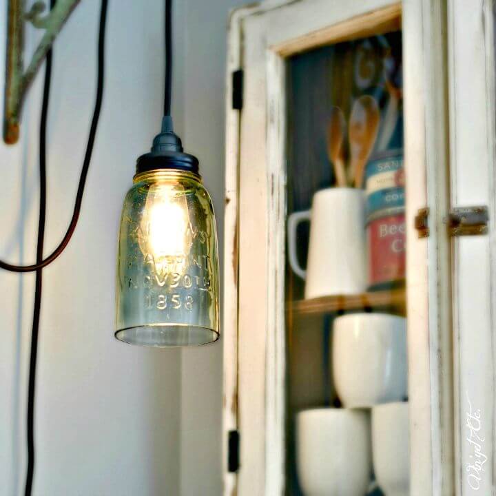 How To Easy DIY Farmhouse Light With A Mason Jar - Indoor Lighting Ideas
