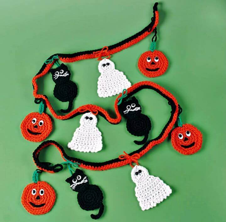 Easy Free Crochet Halloween Garland Pattern