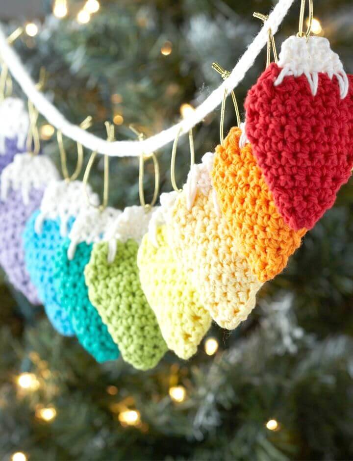 Free Crochet Holiday Lights Garland Pattern