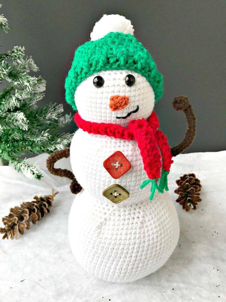 Free Crochet Snowman Amigurumi Pattern