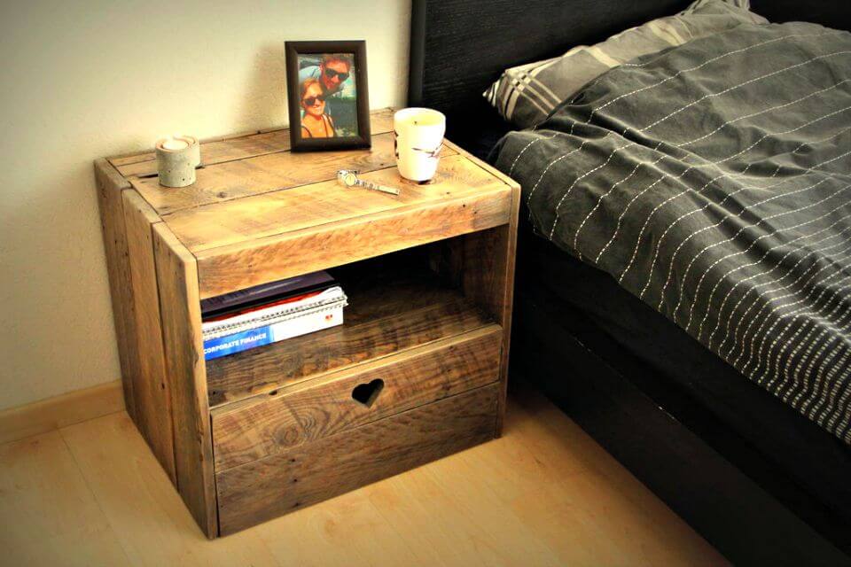 Easy DIY Pallet Nightstand Side Table Tutorial