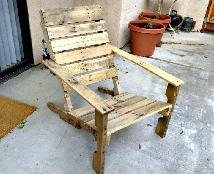 Build Your Own Wooden Pallet Patio Chair Tutorial