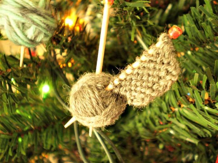 Easy Knit WIP Ornaments Pattern