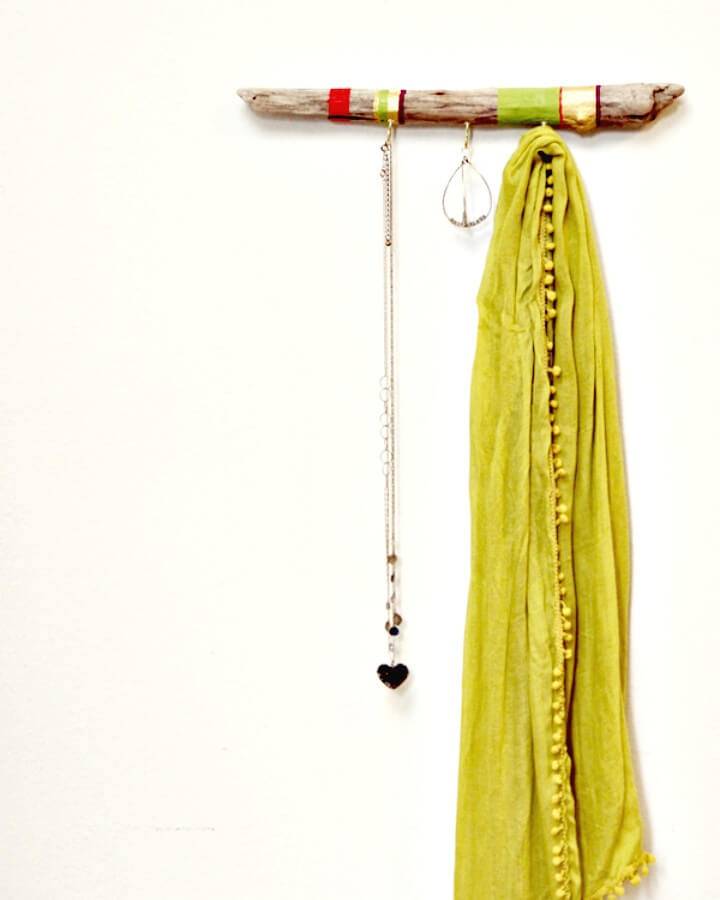 Create Your Own Painted Driftwood Hanger