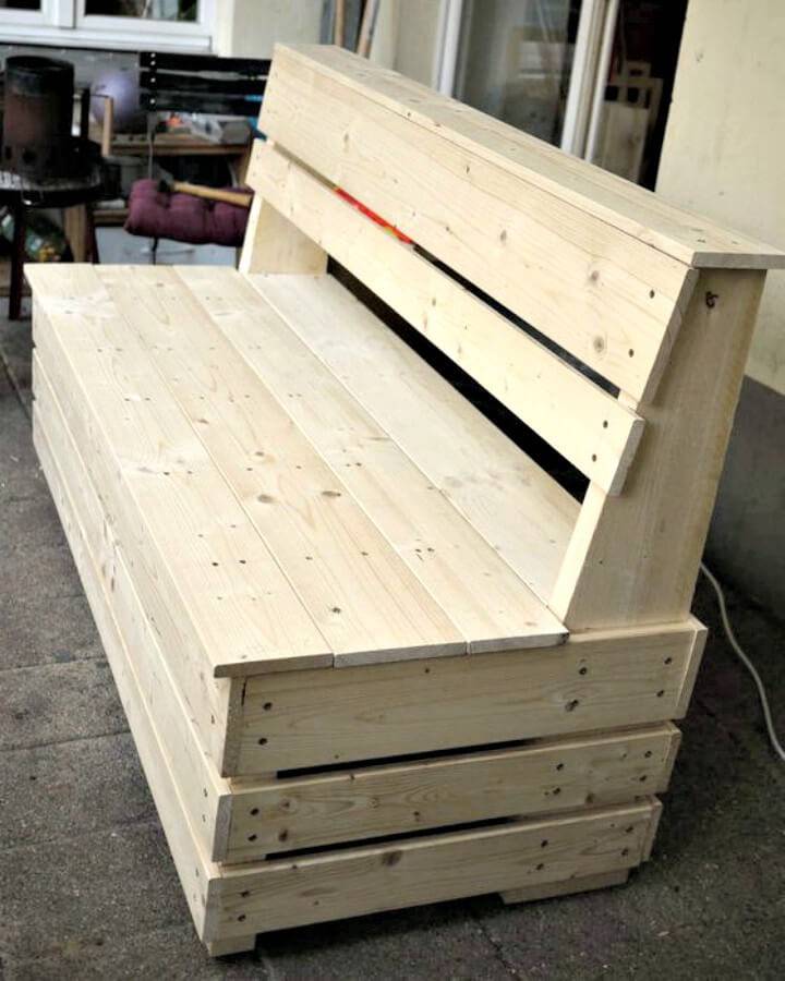 Easy and Simple DIY Garden Storage Bench 