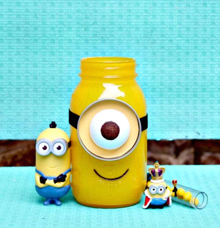 How to Make Minion Mason Jar Gift