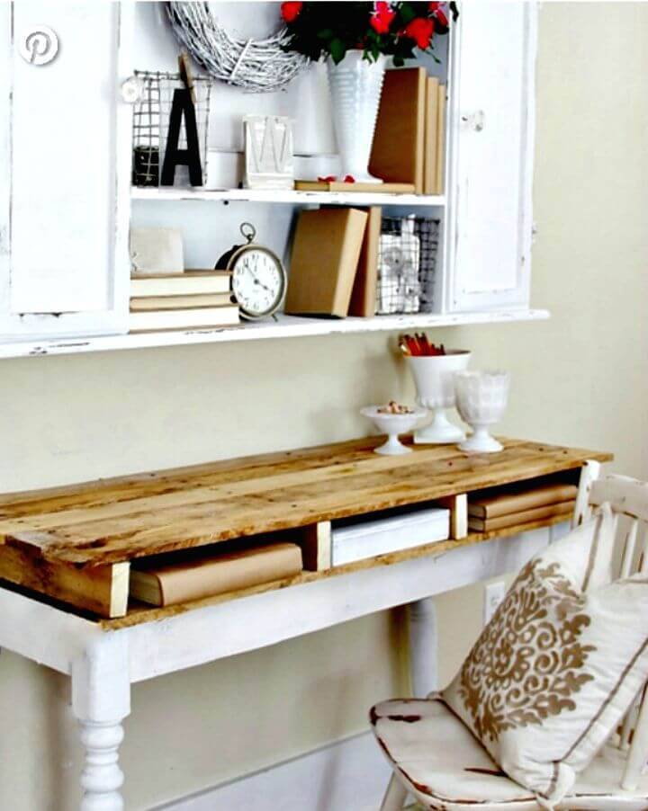Adorable DIY Pallet Desk to Sell 