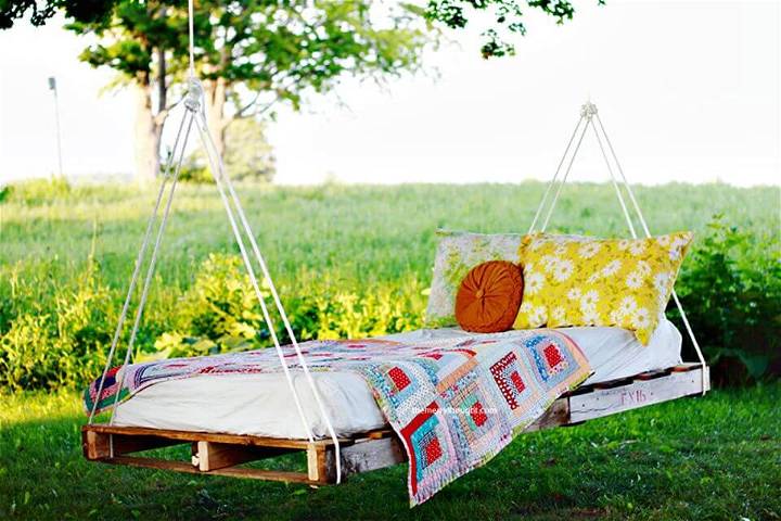 Make a Pallet Swing Daybed