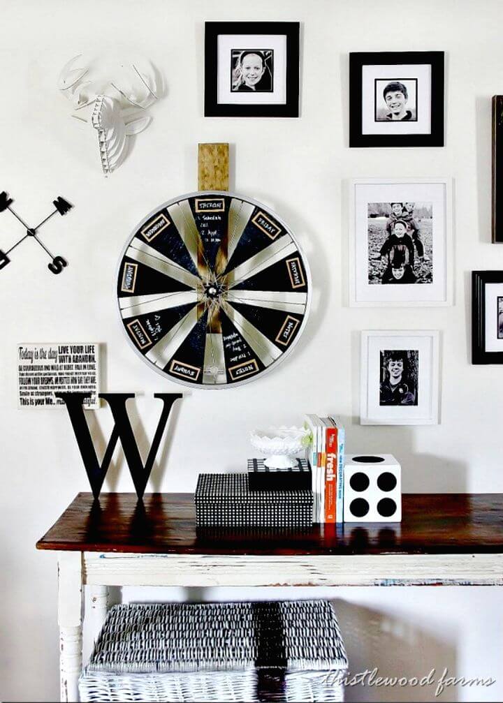 Gorgeous DIY Bicycle Wheel Chalkboard Calendar