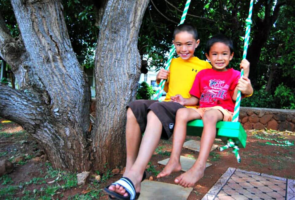 DIY Tree Swing for Two in the Backyard