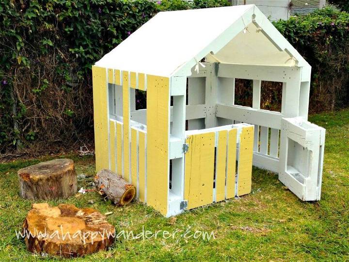 DIY Wooden Pallet Little Playhouse For The Kiddos to Sell 