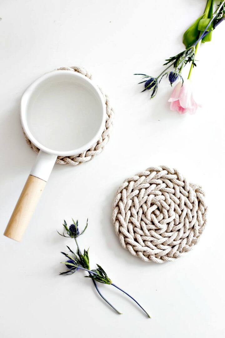 Easy DIY Finger Knit Rope Trivet - Mothers Day Gifts