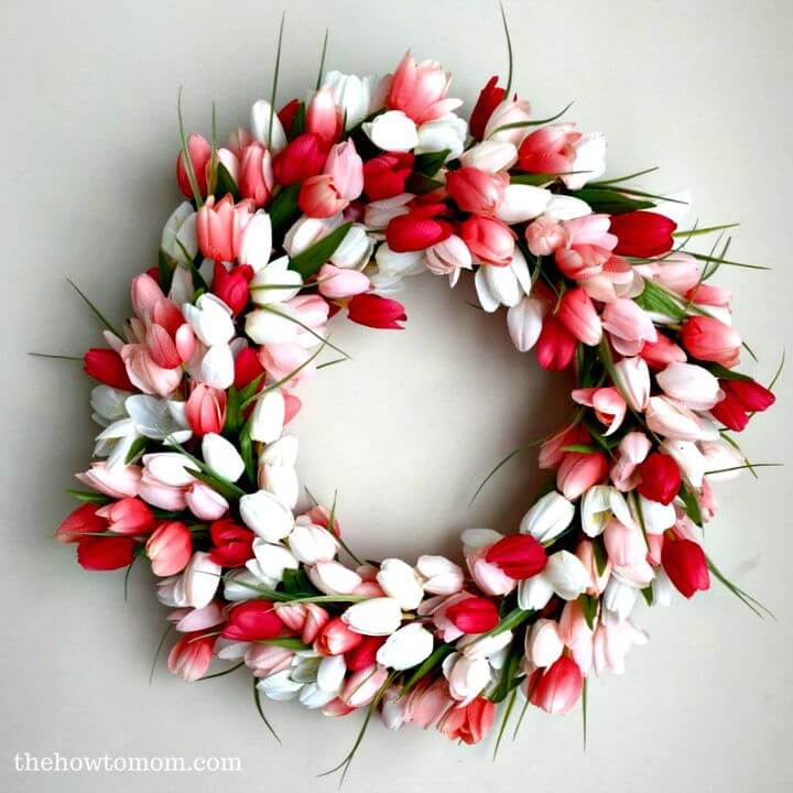 Gorgeous and Easy DIY Tulip Wreath for Summer 