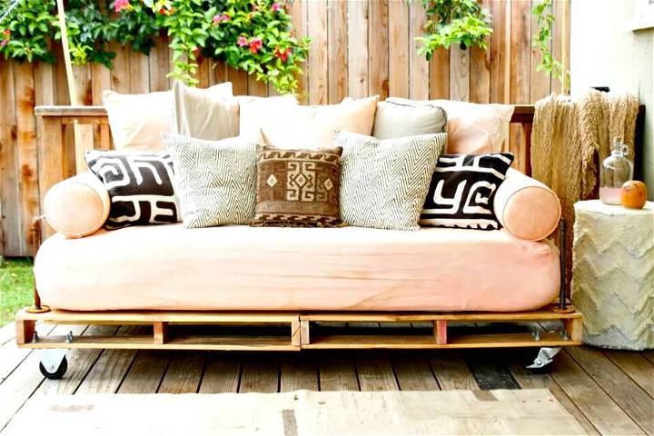 Making a Daybed Out of Pallets