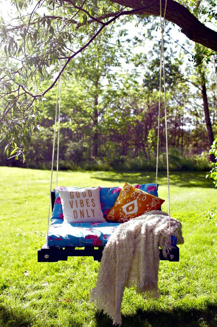 Inexpensive DIY Outdoor Pallet Swing - Pallet Ideas 