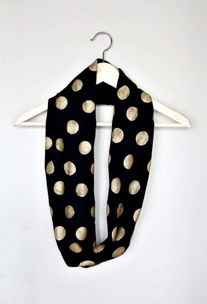 DIY No-sew Polka Dot Infinity Scarf