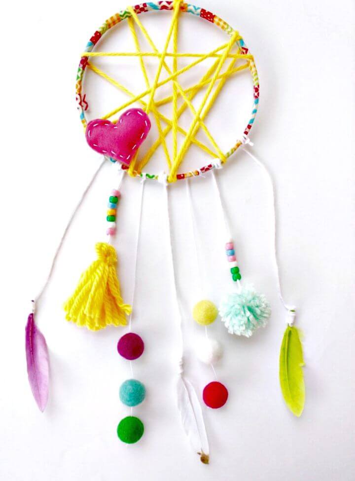 Colorful DIY Dream-catchers 