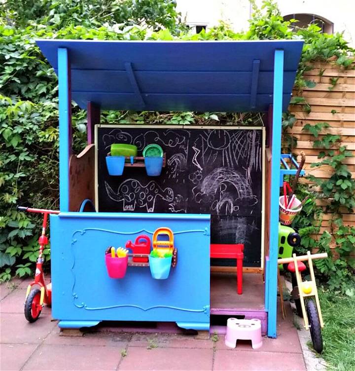 Easy to Build a Pallet Wood Playhouse