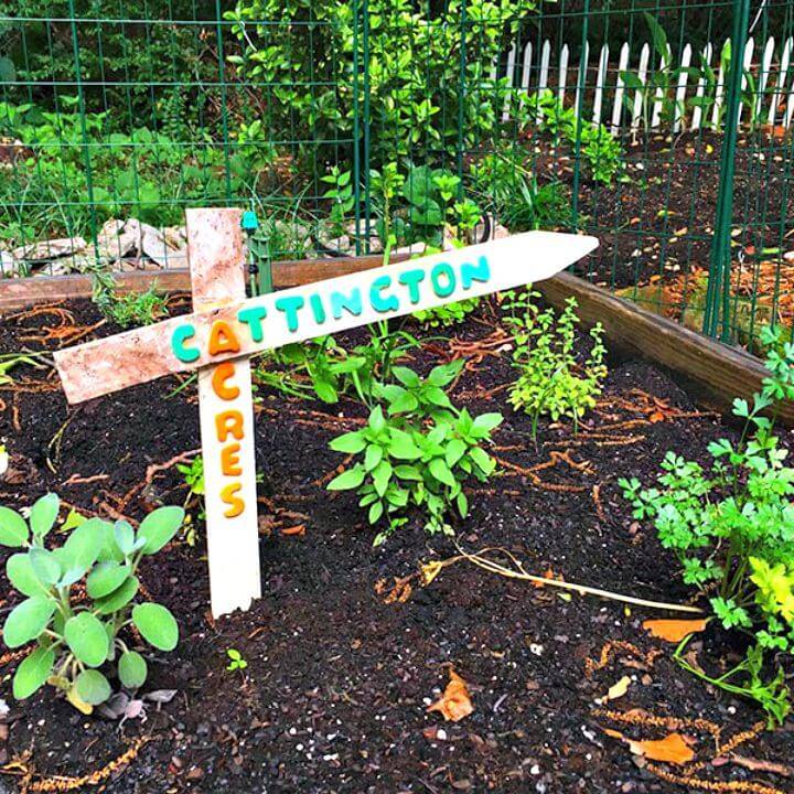 Build Garden Sign from Old Fence Stakes - Quick DIY 