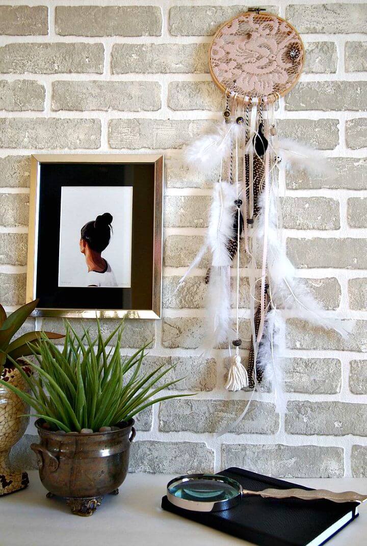 Easy and Pretty DIY Dream-catcher for Little Room Decor 