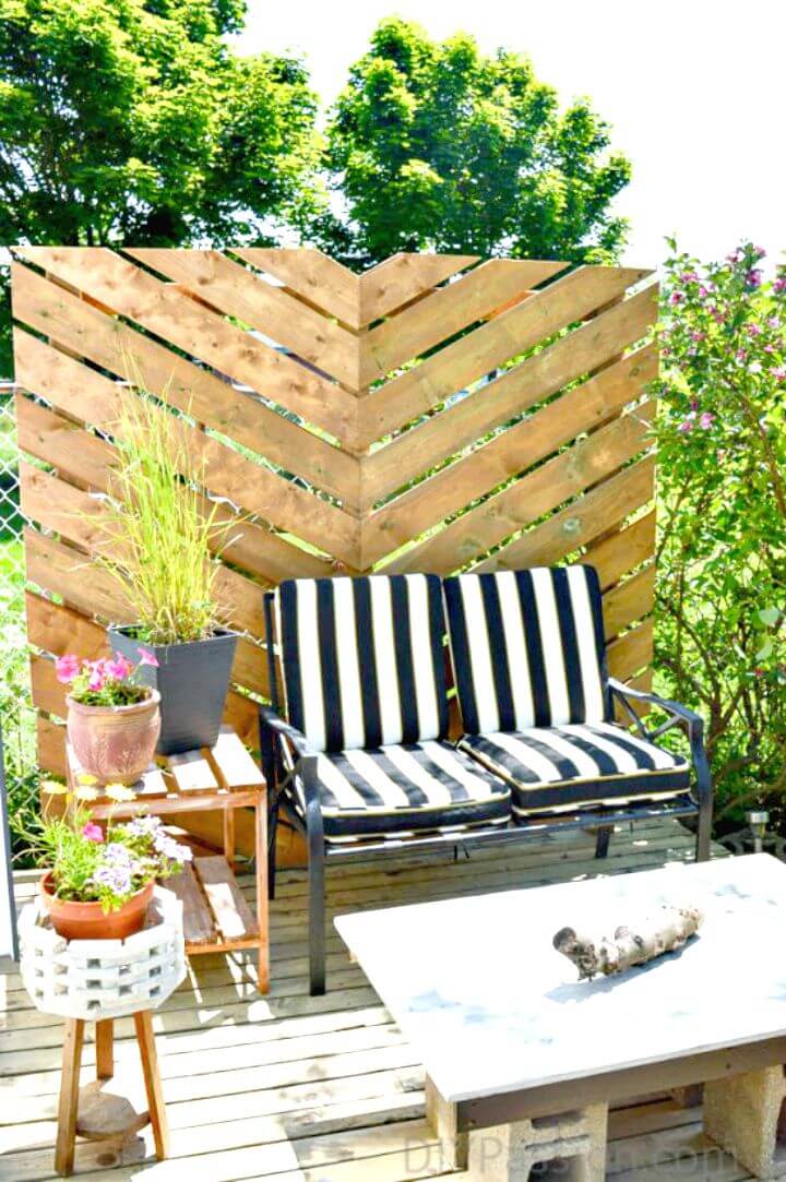 DIY Chevron Outdoor Privacy Wall