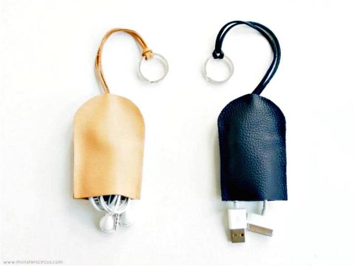 Modern DIY Keychain Earphone Holder