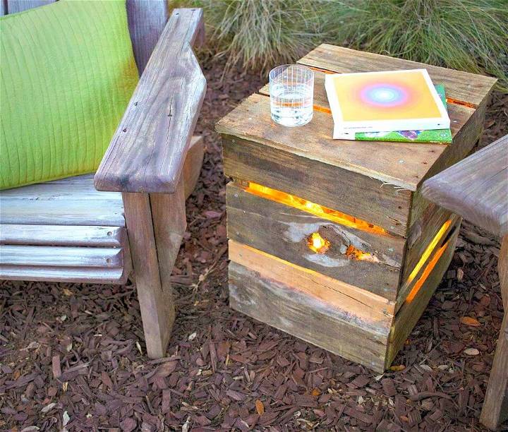 DIY Recycled Pallet Lights for Backyard Oasis