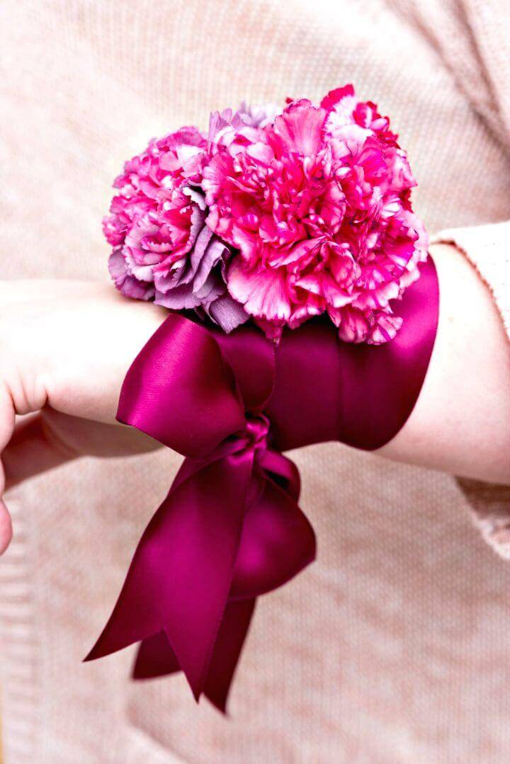 Awesome DIY Wrist Corsages for Mother’s Day