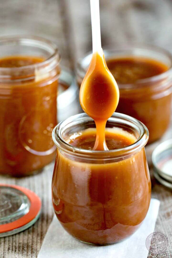 Best Homemade Salted Caramel Sauce - Last Minute DIY Gift
