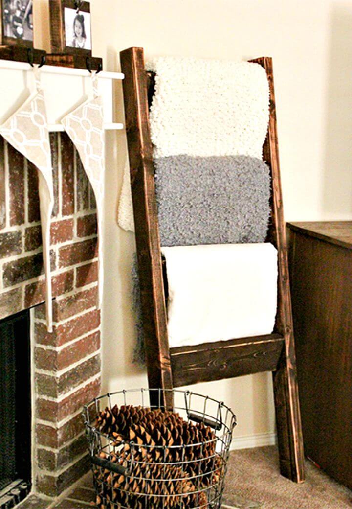 DIY Reclaimed Wood Or Pallet Ladder Towel Rack for A Bathroom