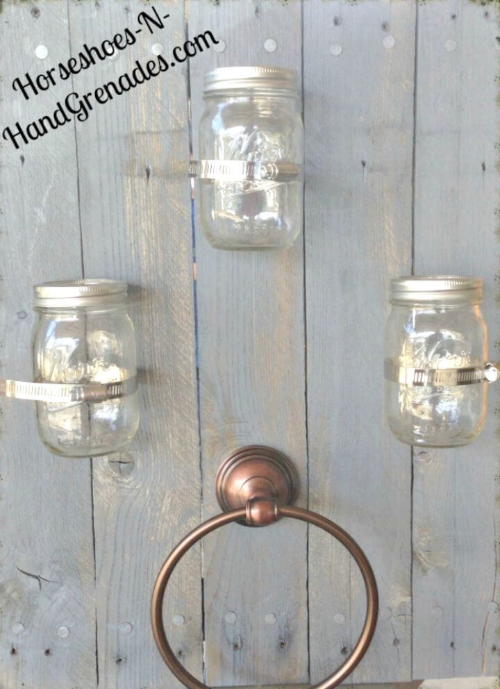 Easy To Make Pallet and Mason Jar Bathroom Organizer - DIY